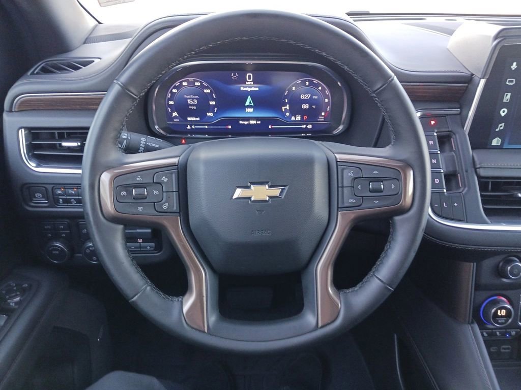 Used 2023 Iridescent Pearl Tricoat Chevrolet High Country image 17