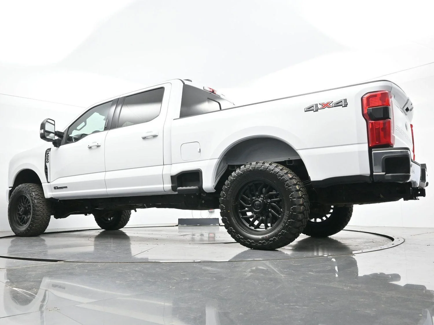 Used 2024 Oxford White Ford LARIAT image 41