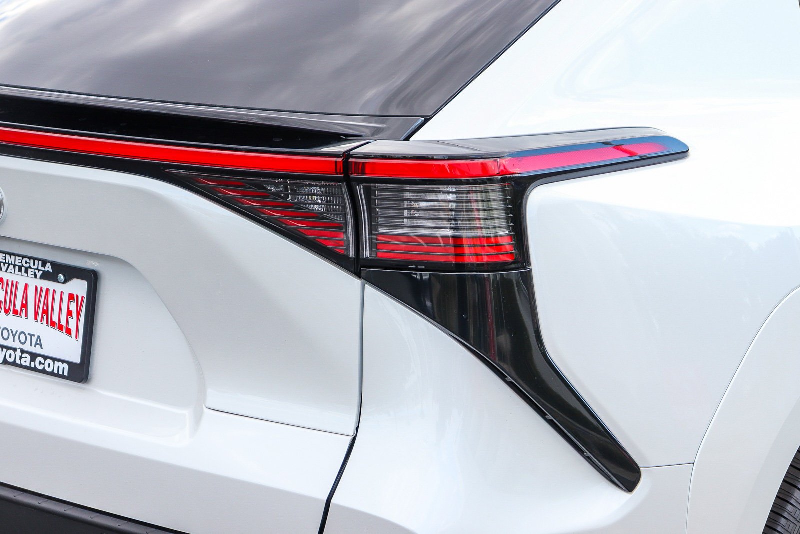New 2026 Wind Chill Pearl <sup>1</sup> Toyota  XLE image 8