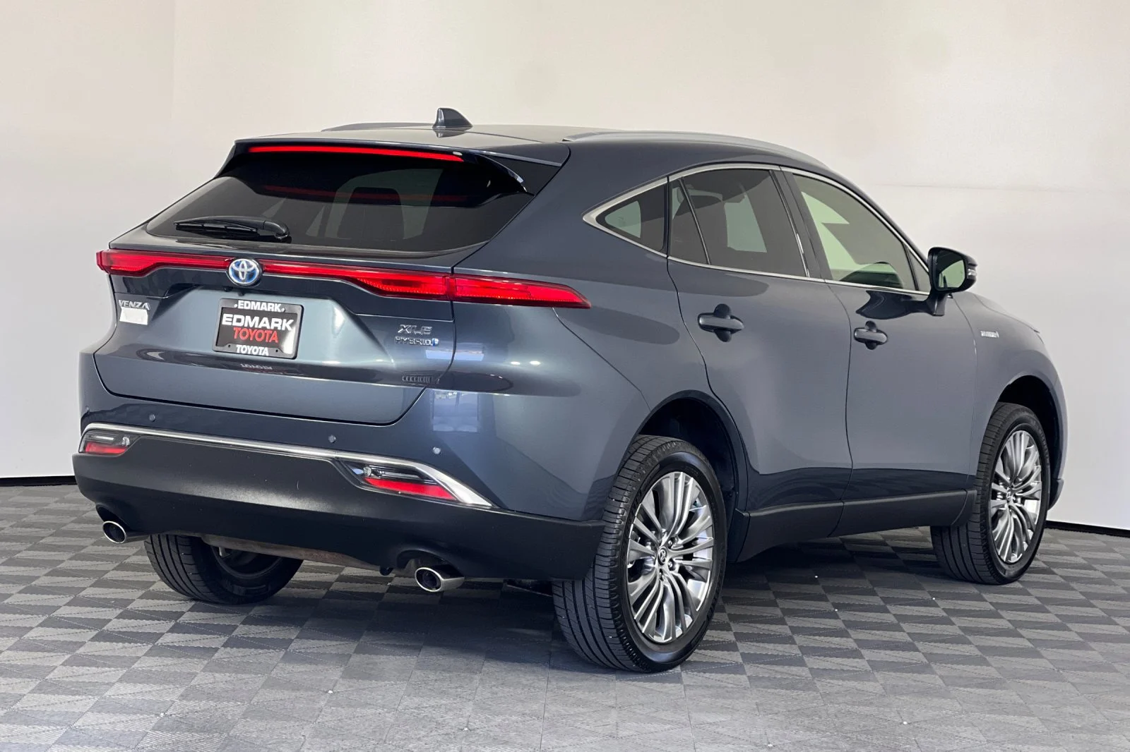 Used 2021 Coastal Gray Metallic Toyota XLE image 3