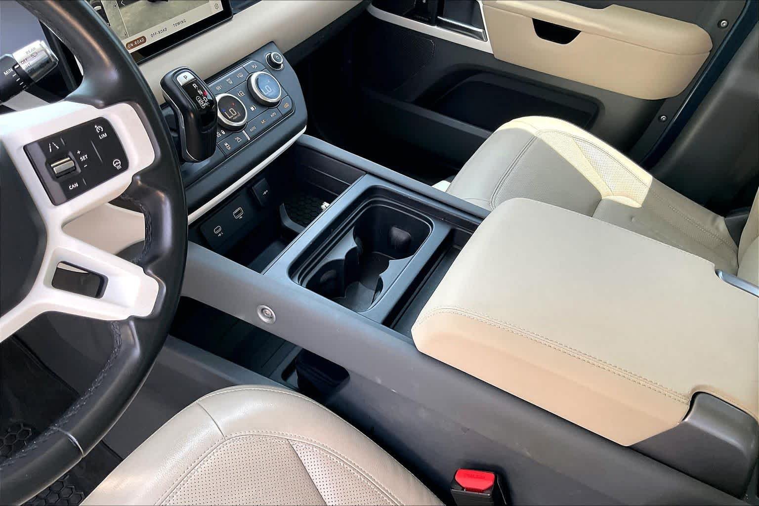 Used 2021 Tasman Blue Metallic Land Rover SE image 15