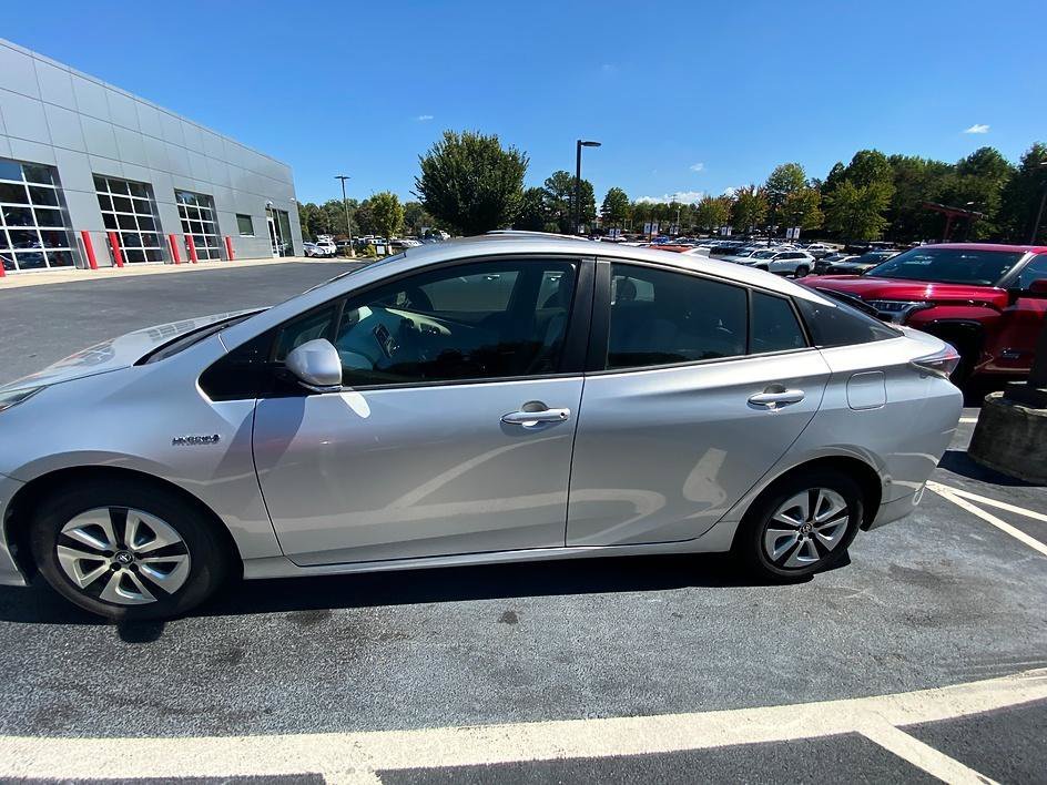 Used 2018 Classic Silver Metallic Toyota Two image 25