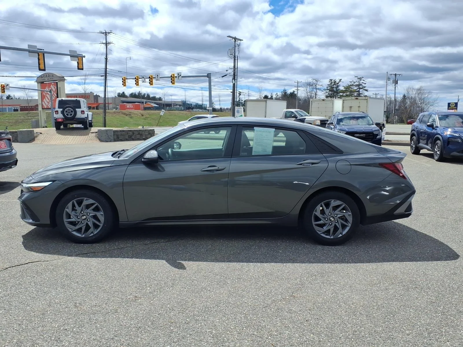 Used 2024 Gray Hyundai SEL image 8