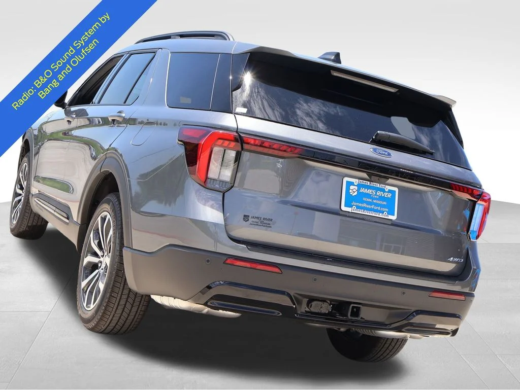 New 2026 Carbonized Gray Metallic Ford ST-Line image 3