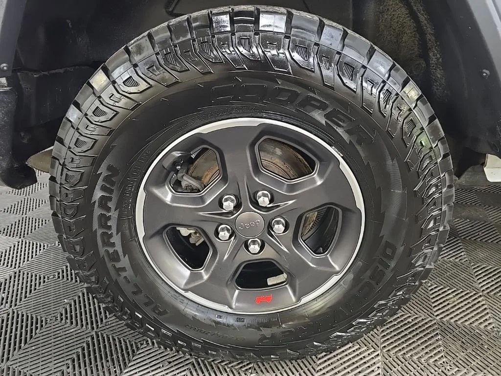 Used 2019 White Jeep Unlimited Sport S image 13