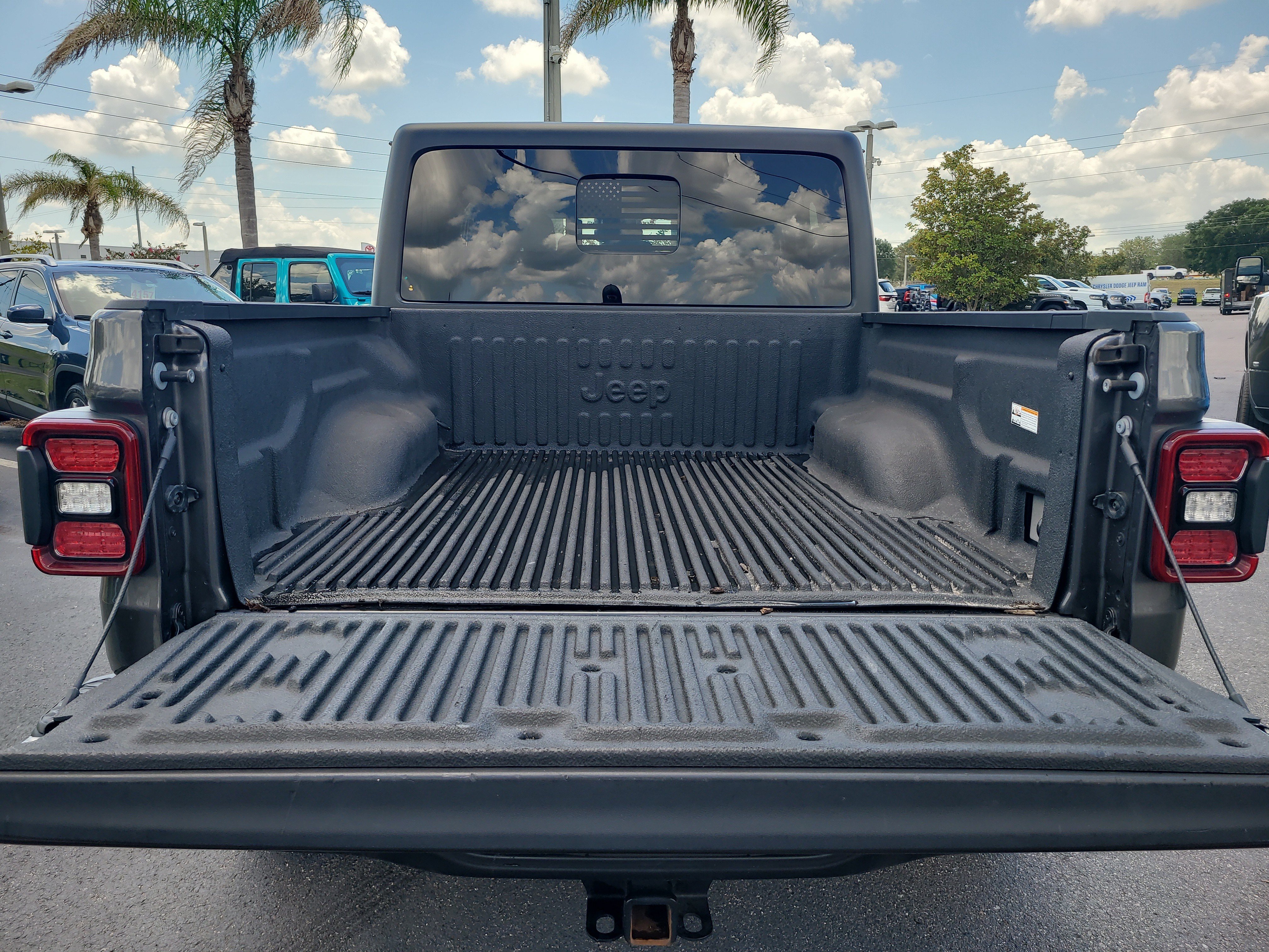 Used 2024 Granite Crystal Metallic Clearcoat Jeep Rubicon image 8