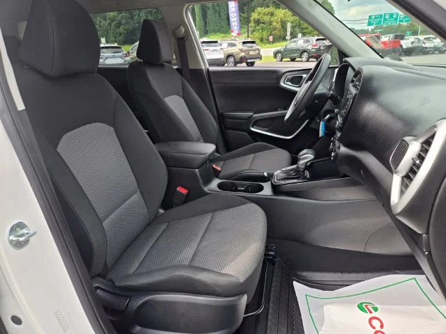 Used 2022 White Kia LX image 21