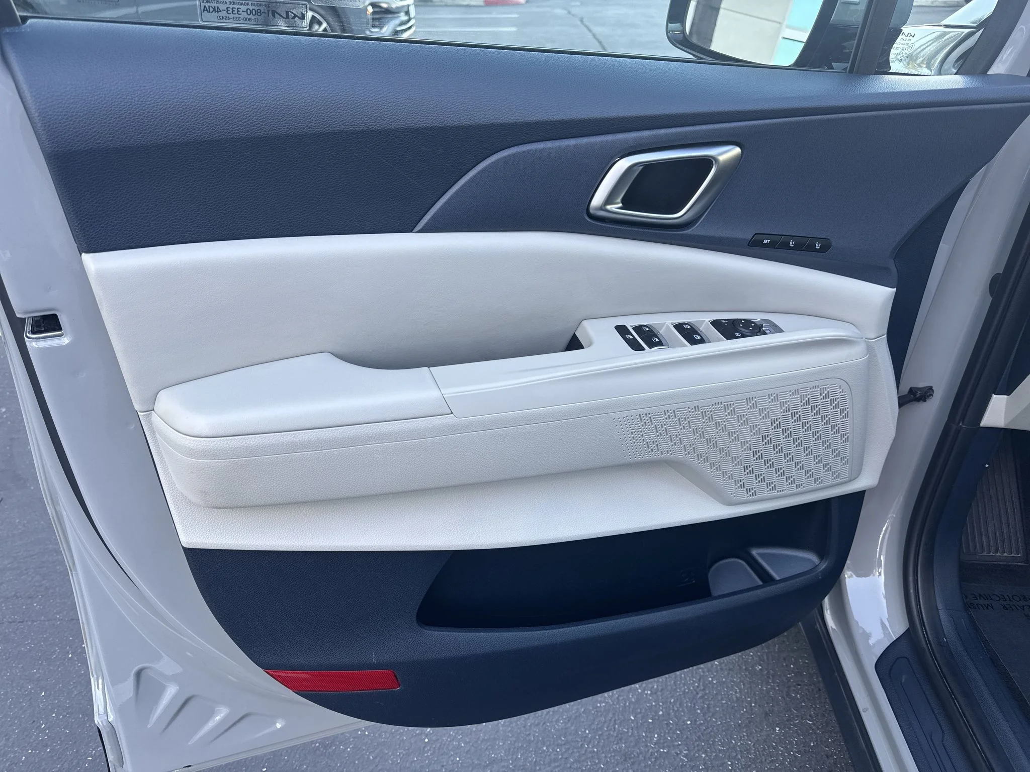 Used 2025 CERAMIC SILVER Kia EX image 12