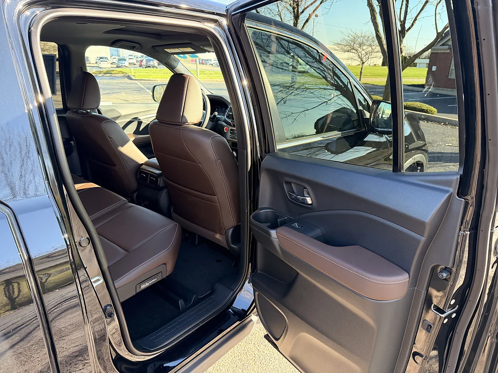 Certified Used 2026 CRYSTAL BLACK Honda RTL image 15