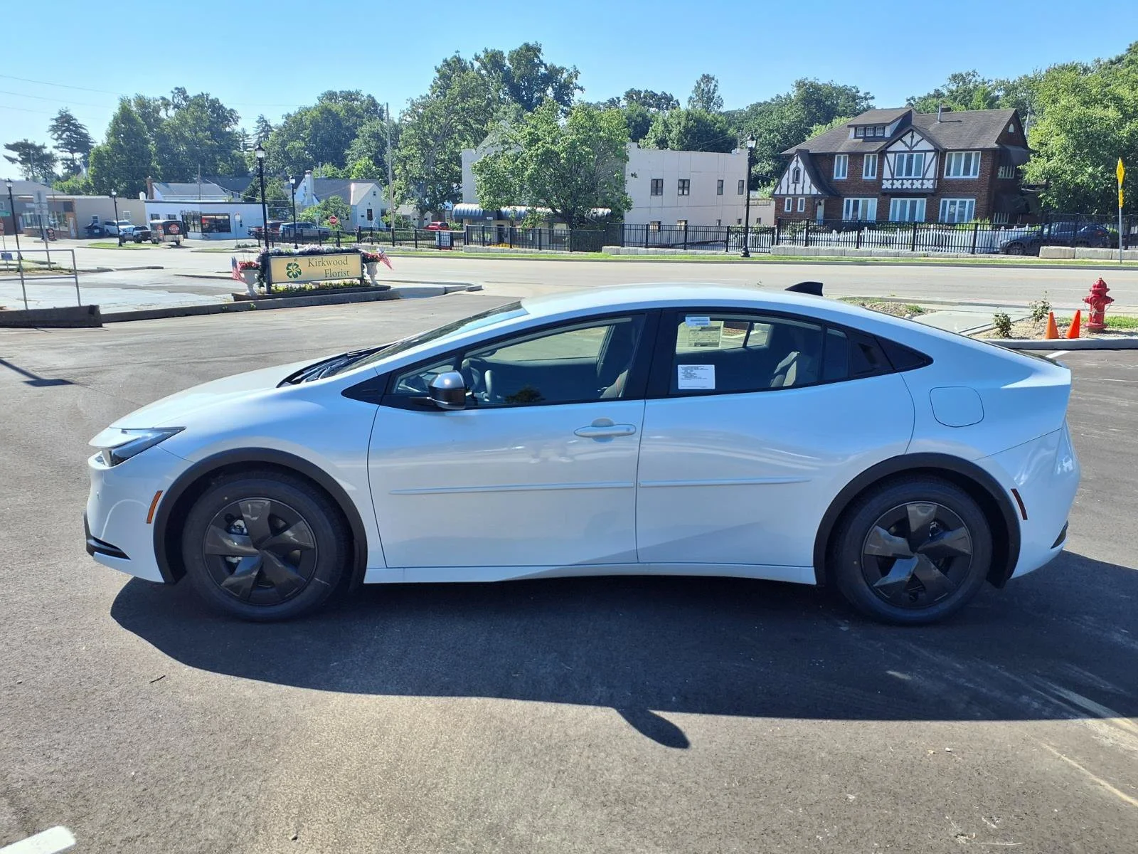 New 2026 Wind Chill Pearl <sup>1</sup> Toyota  SE image 22