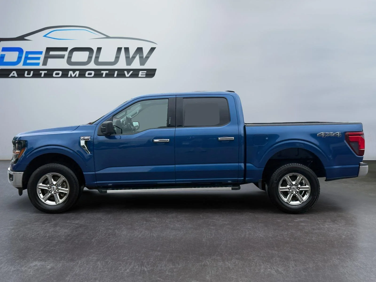 Used 2024 Atlas Blue Ford XLT image 6