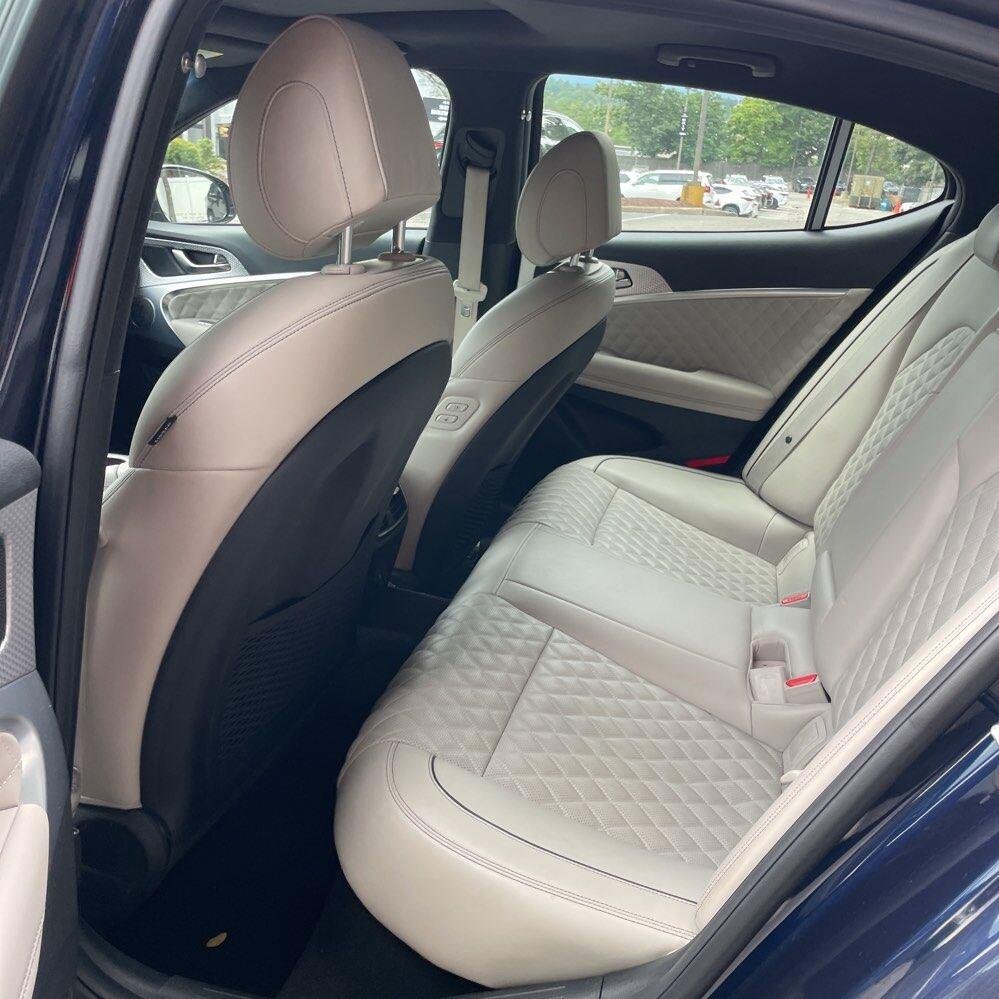 Used 2023 Capri Blue Genesis 3.3T image 5