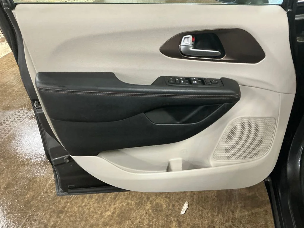 Used 2018 Gray Chrysler Touring Plus image 15