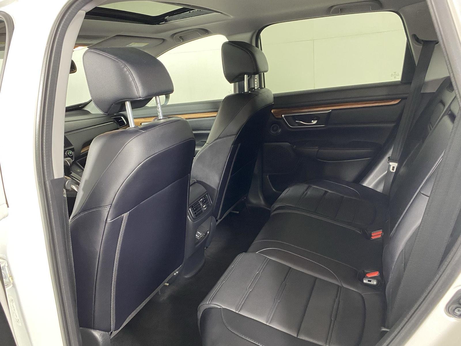 Used 2018 White Diamond Pearl Honda EX-L image 31
