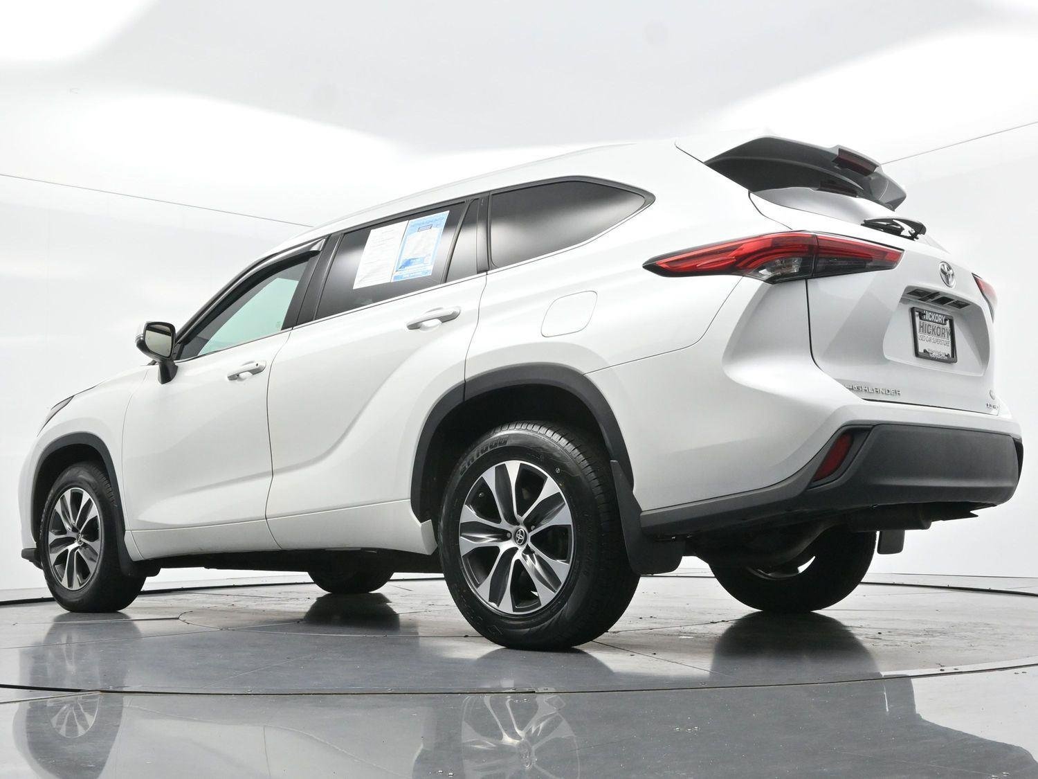 Used 2022 Wind Chill Pearl Toyota XLE image 56