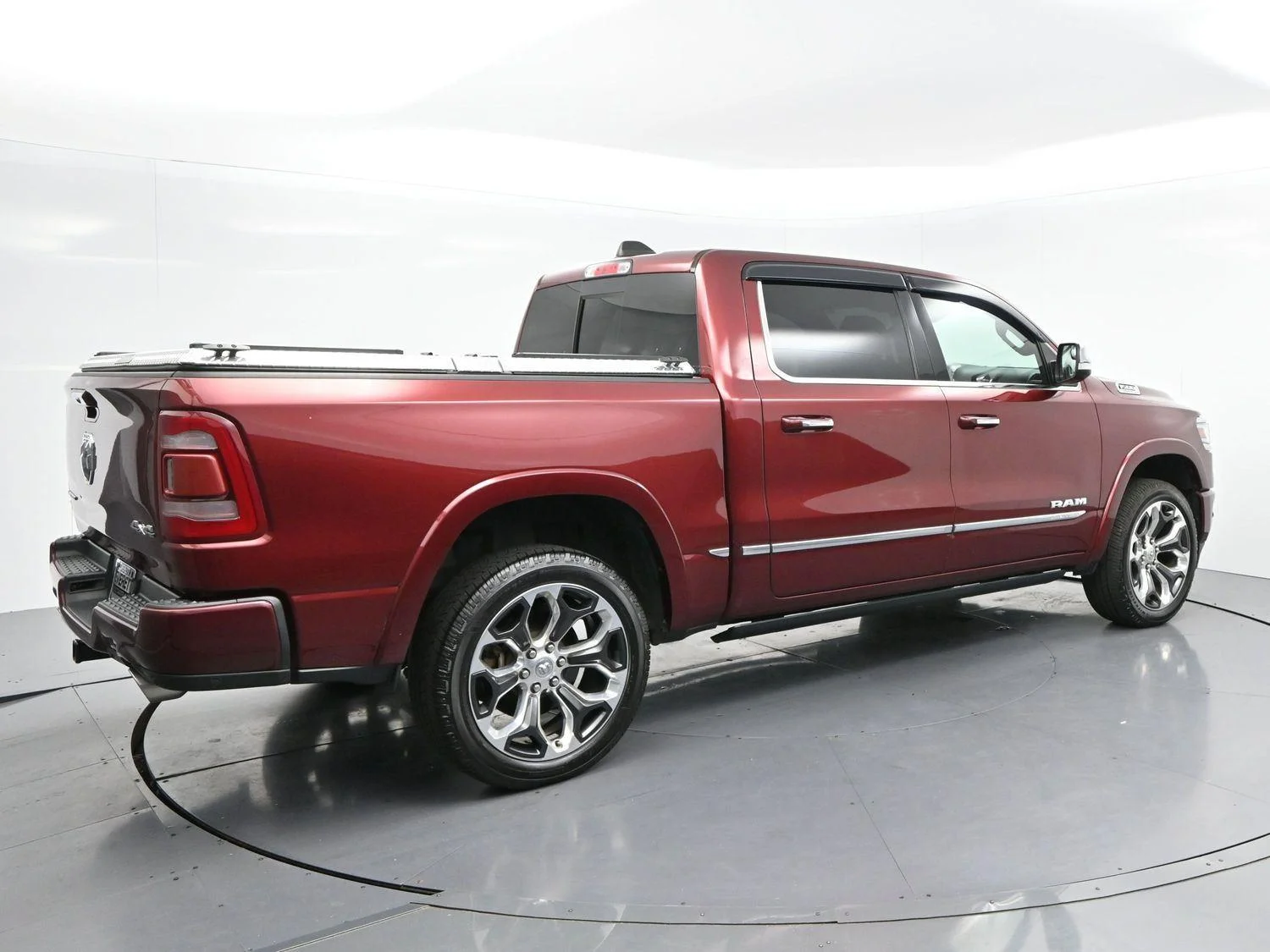 Used 2020 Delmonico Red Pearlcoat Ram Limited image 7