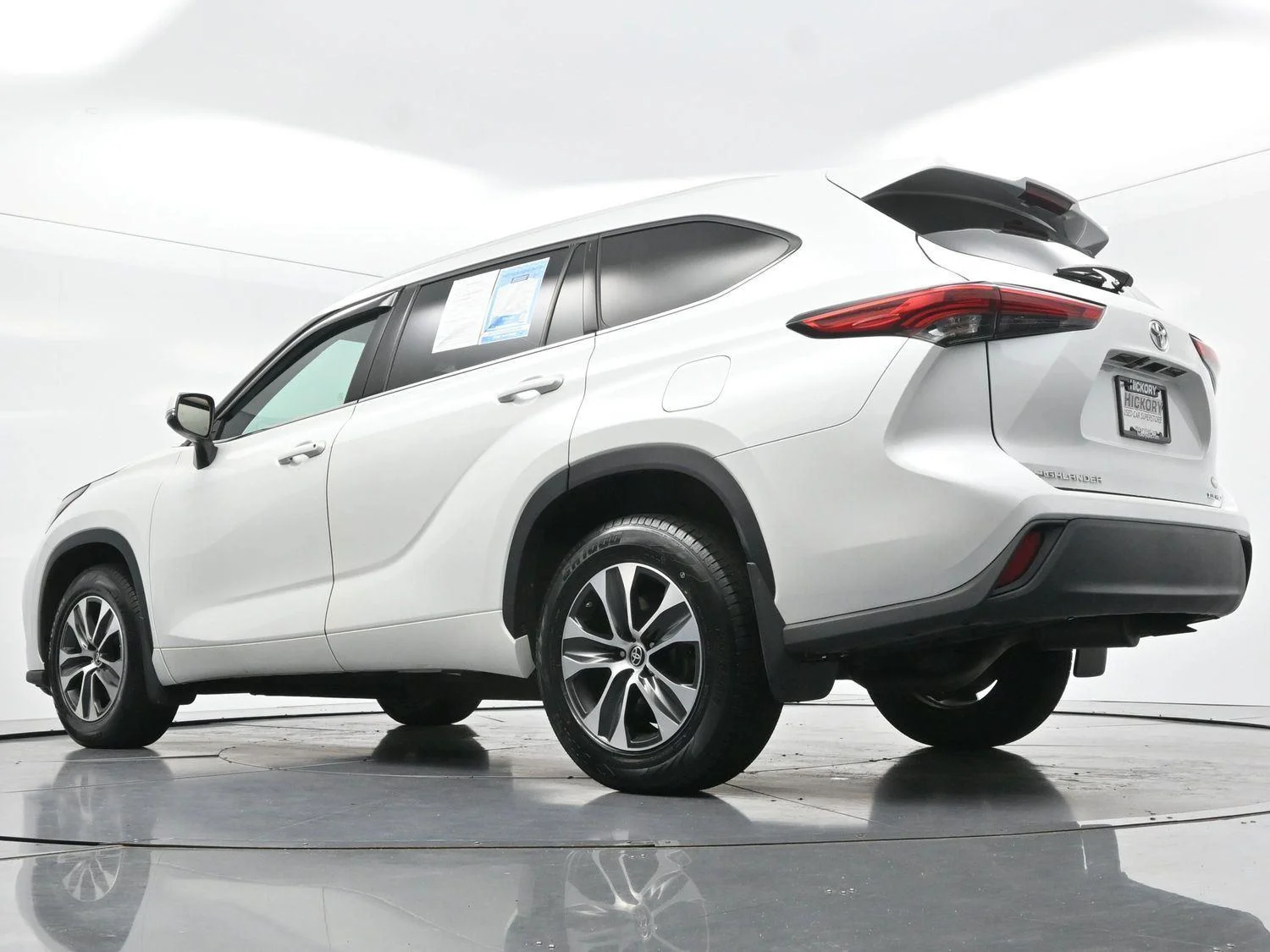 Used 2022 Wind Chill Pearl Toyota XLE image 56