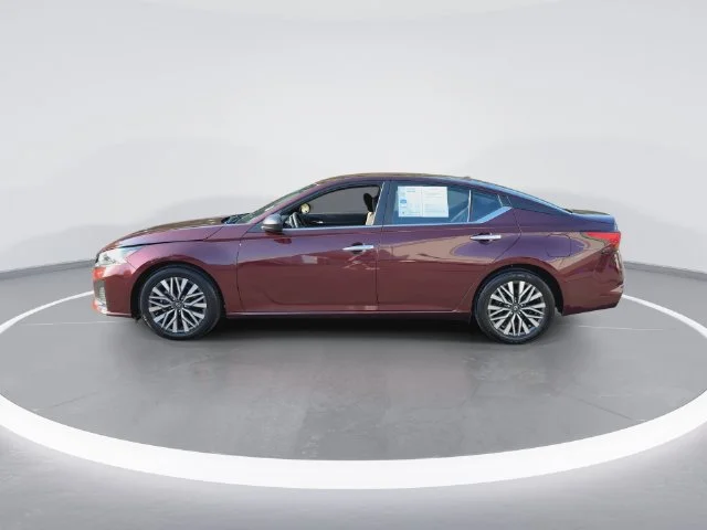 Used 2024 Red Nissan 2.5 SV image 5
