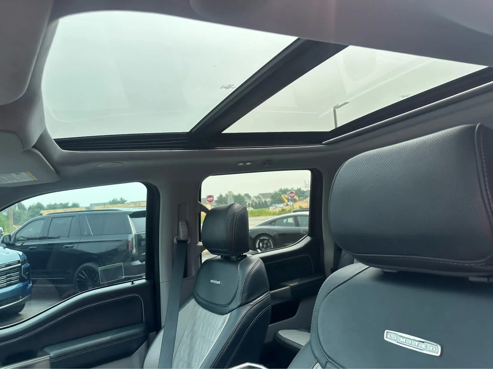 Used 2021 Smoked Quartz Metallic Tinted Clearcoat Ford Limited image 9