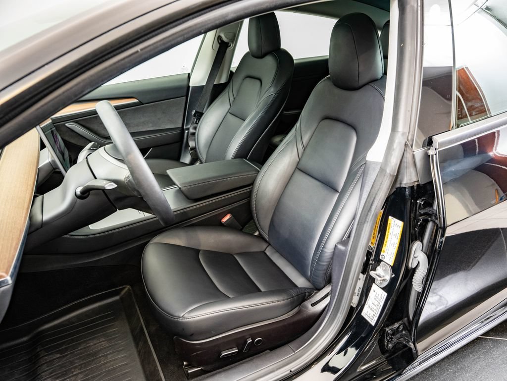 Used 2023 Black Tesla  image 21