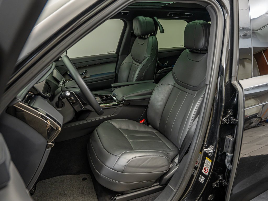 Used 2024 Black Land Rover Dynamic SE image 22