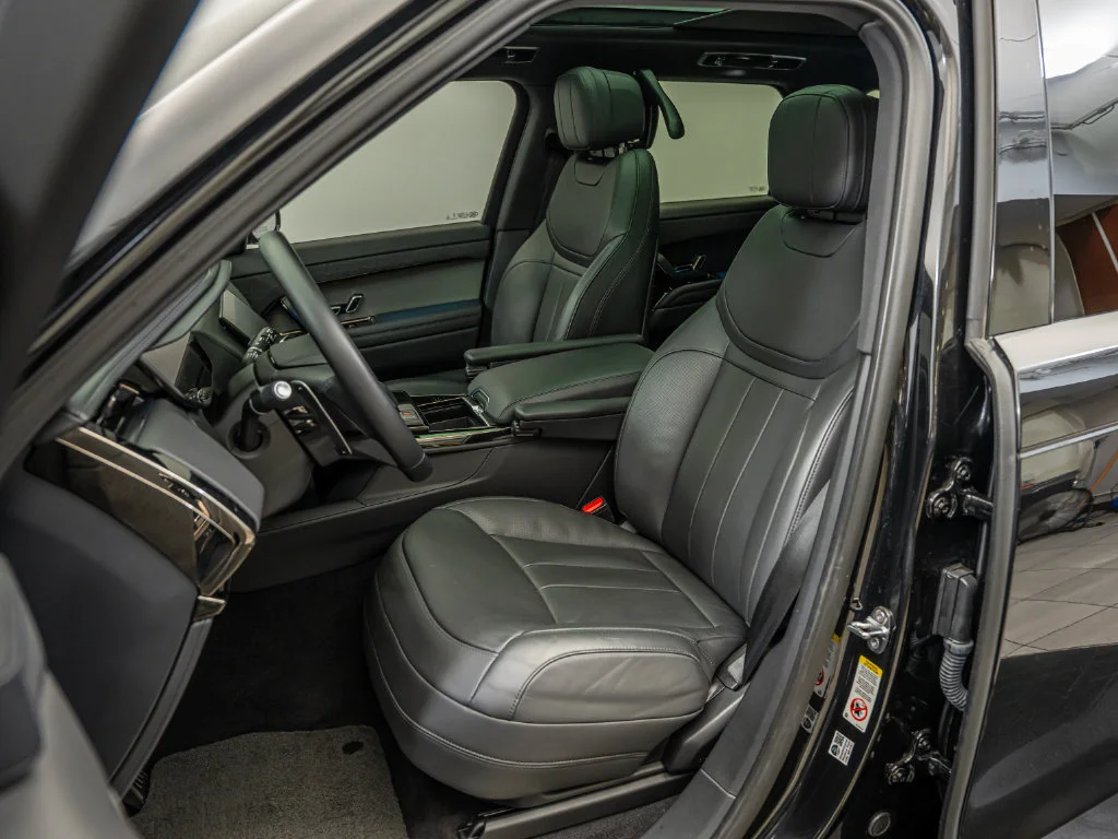 Used 2024 Black Land Rover Dynamic SE image 22