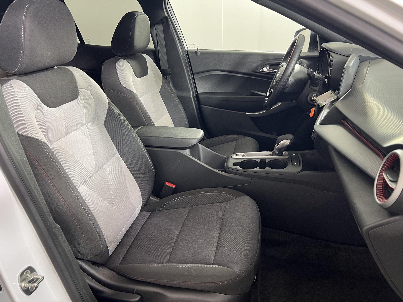 Used 2024 Summit White Chevrolet 1RS image 21
