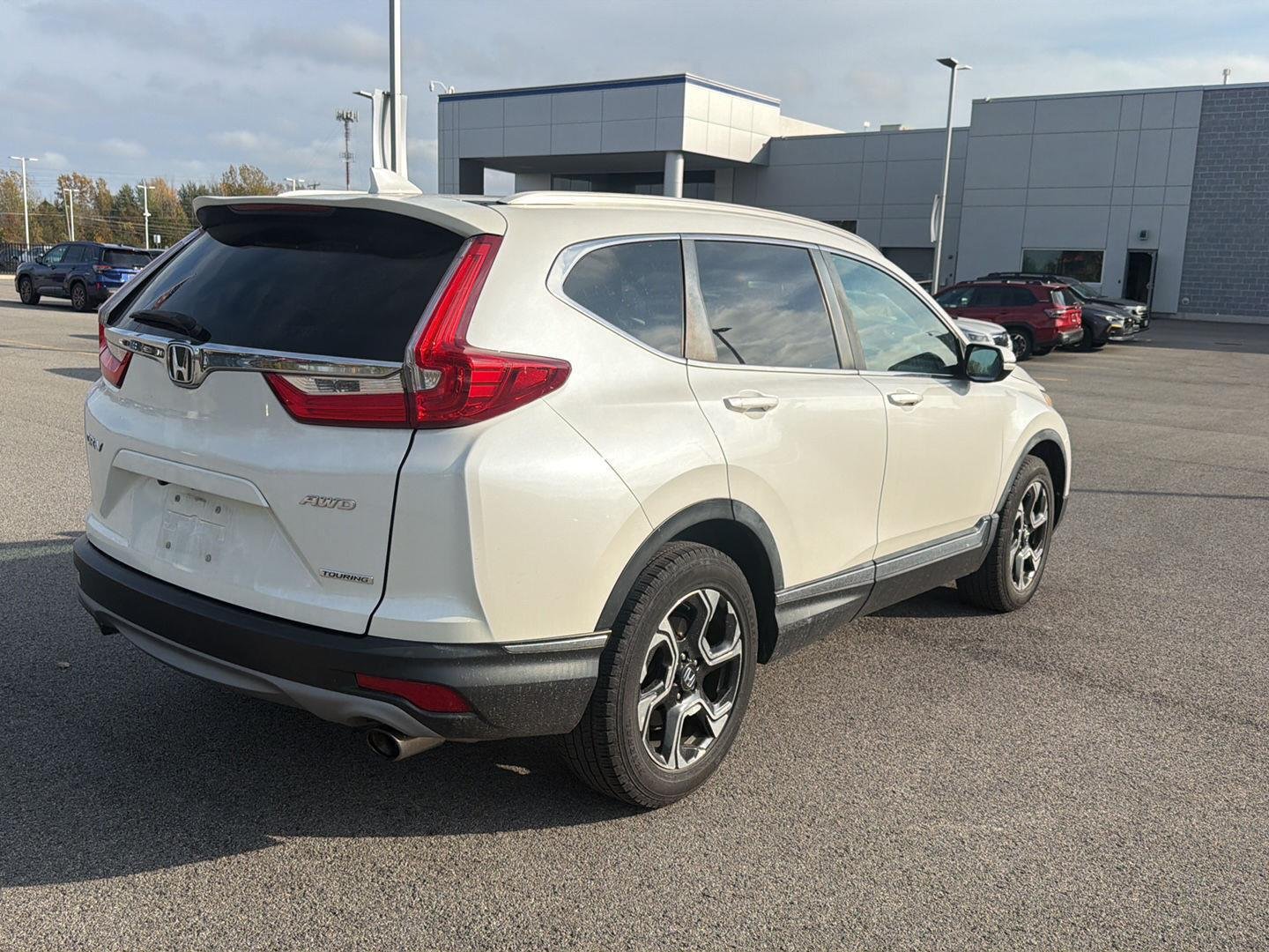 Used 2018 Crystal Black Pearl Honda Touring image 3