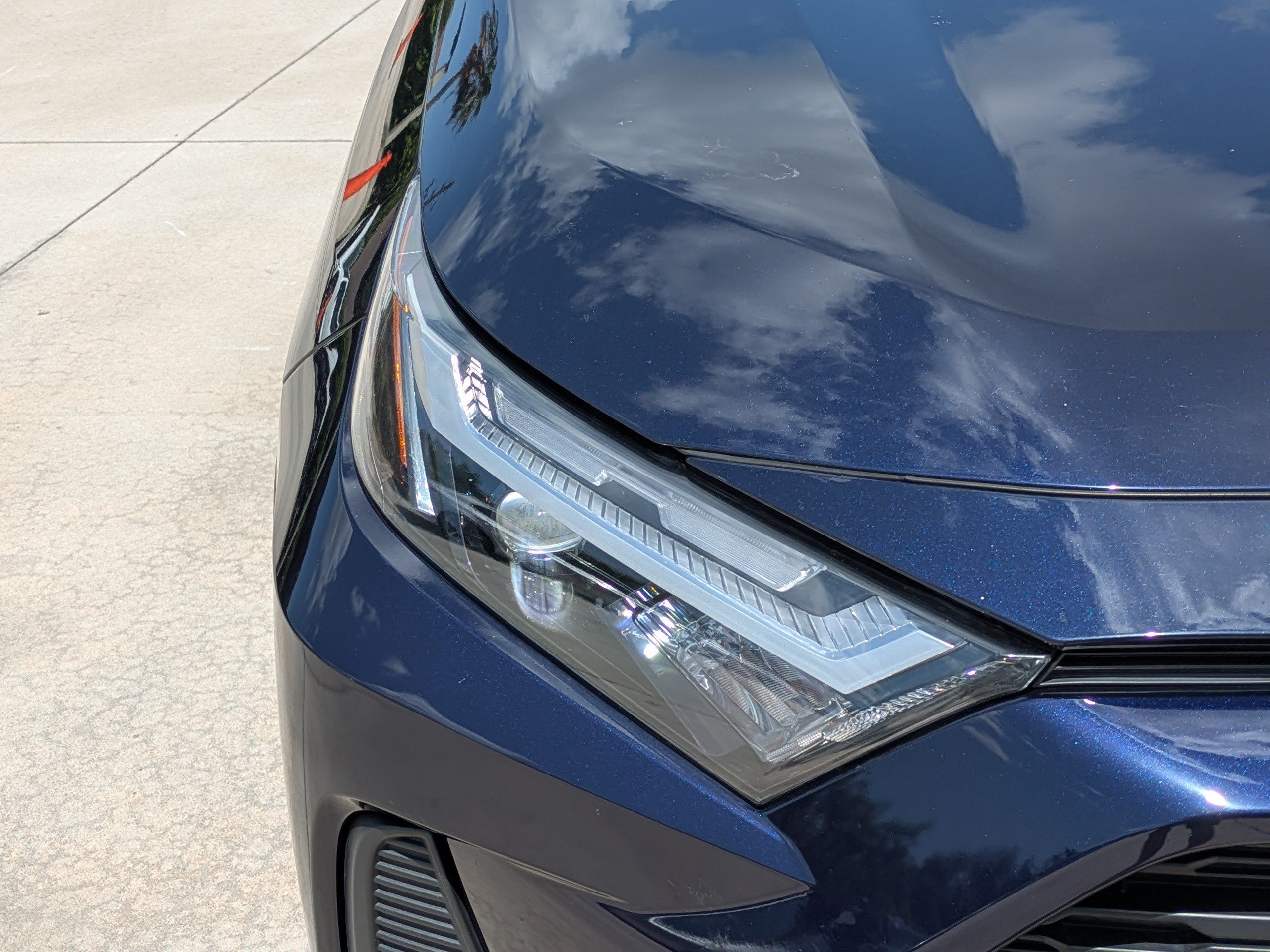 2023 Toyota RAV4 XLE - Photo 7