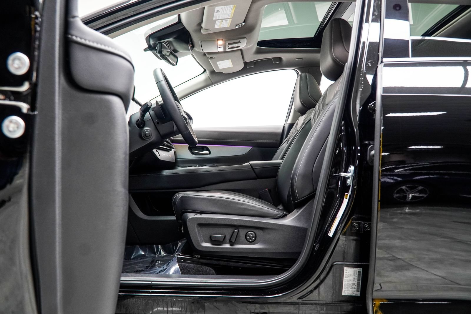 Used 2025 Black Nissan Platinum image 46
