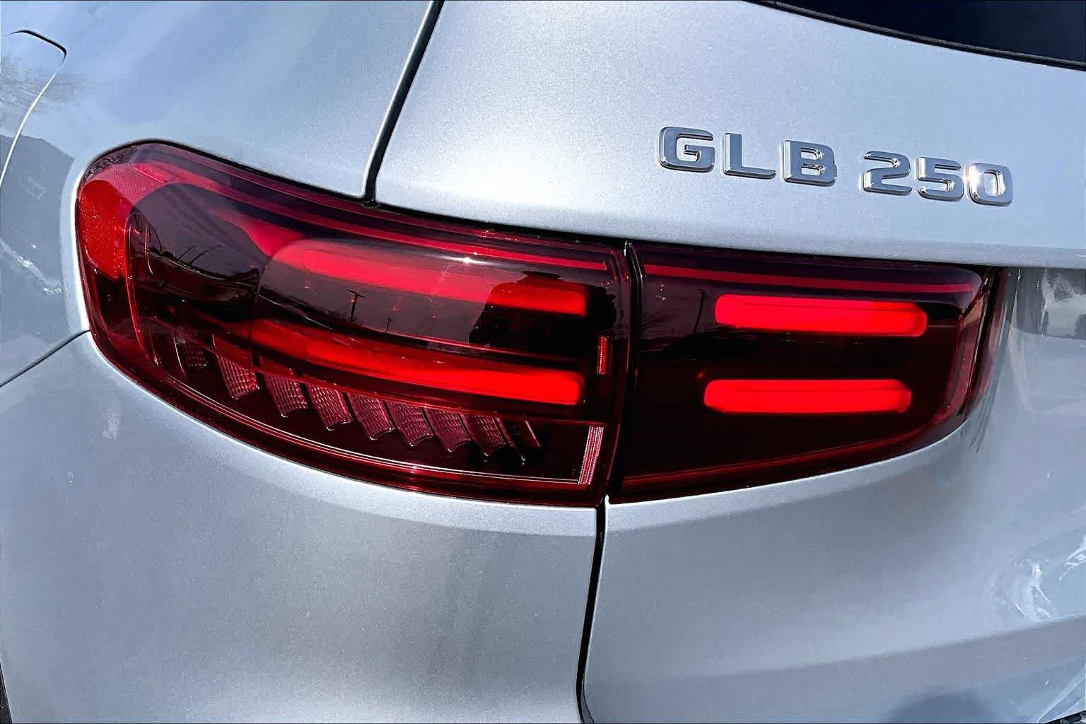 Used 2026 Cirrus Silver Metallic Mercedes-Benz GLB 250 image 6