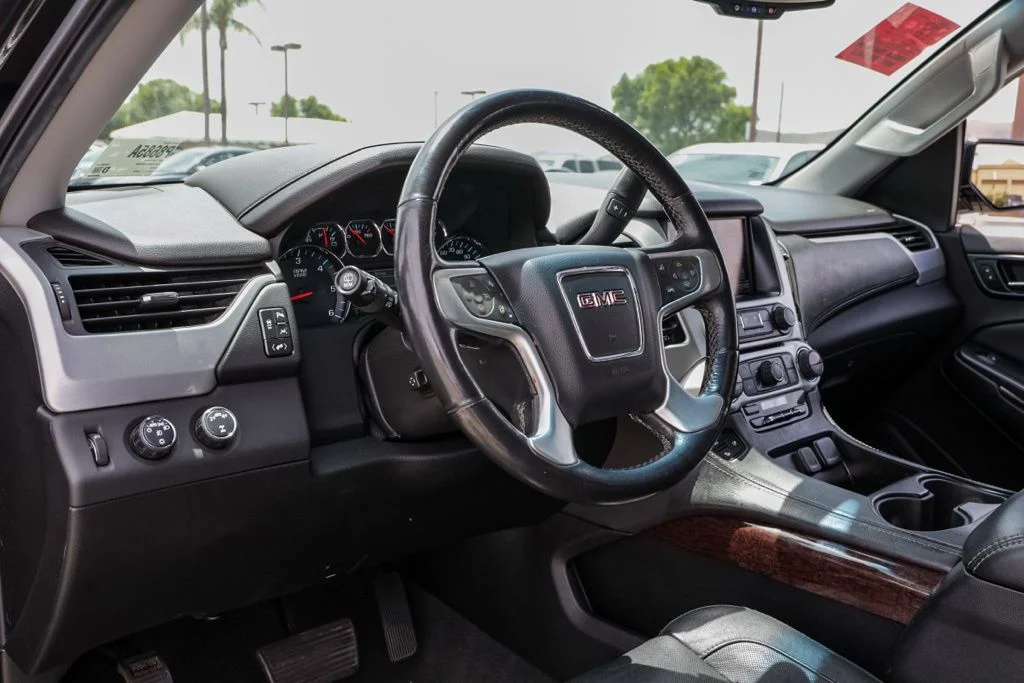 Used 2020 Black GMC SLT image 17