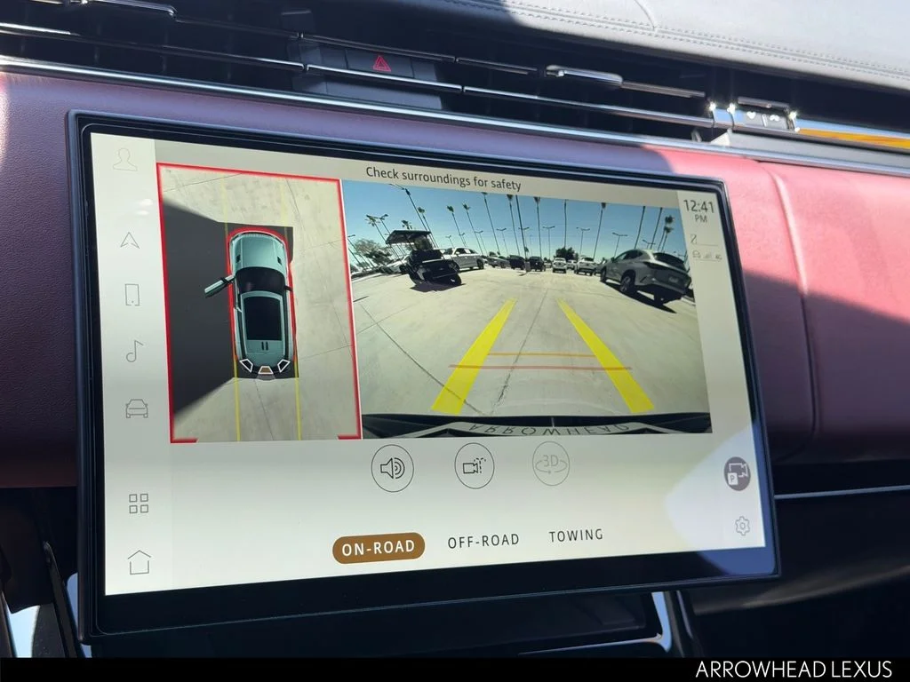 Used 2023 Gray Land Rover SE Dynamic image 26