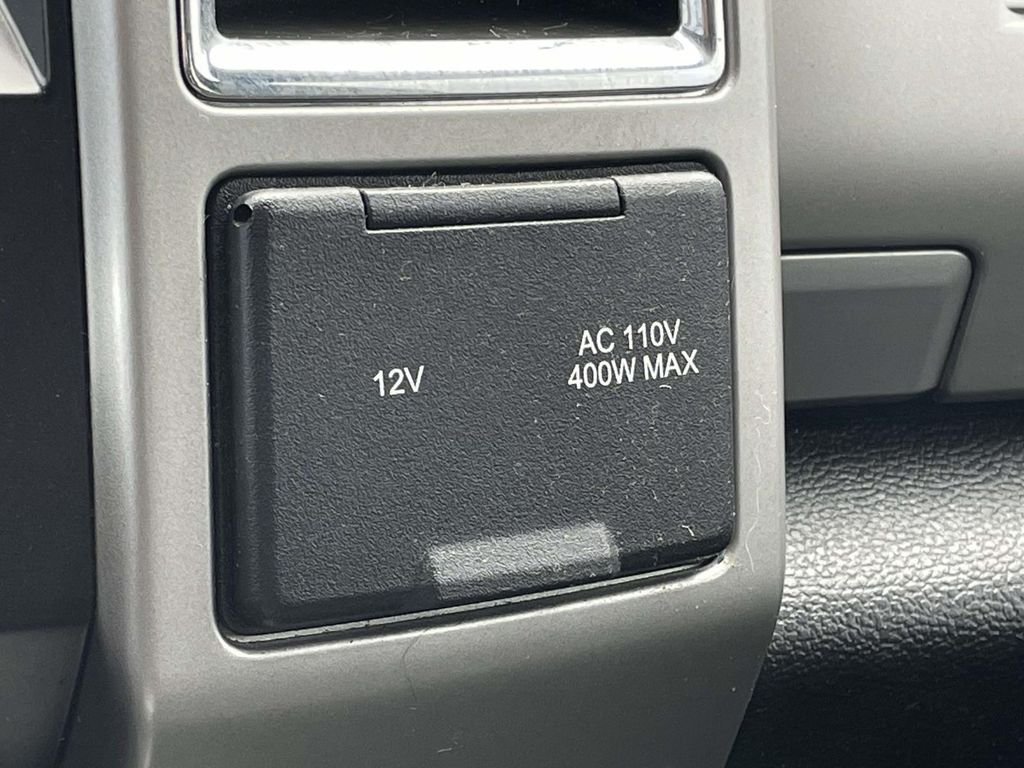 Used 2017 White Platinum Metallic Tri-Coat Ford Lariat image 22