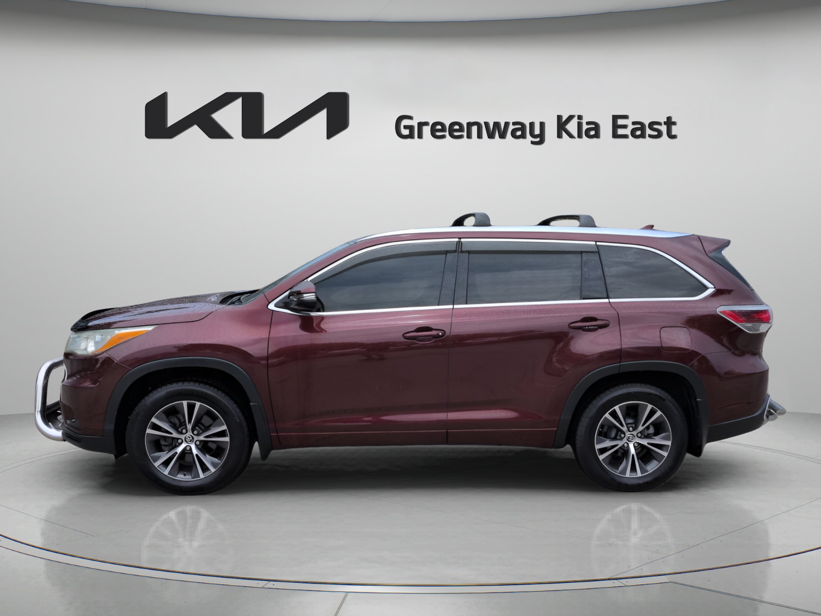 Used 2016 Ooh La La Rouge Mica Toyota XLE V6 image 8