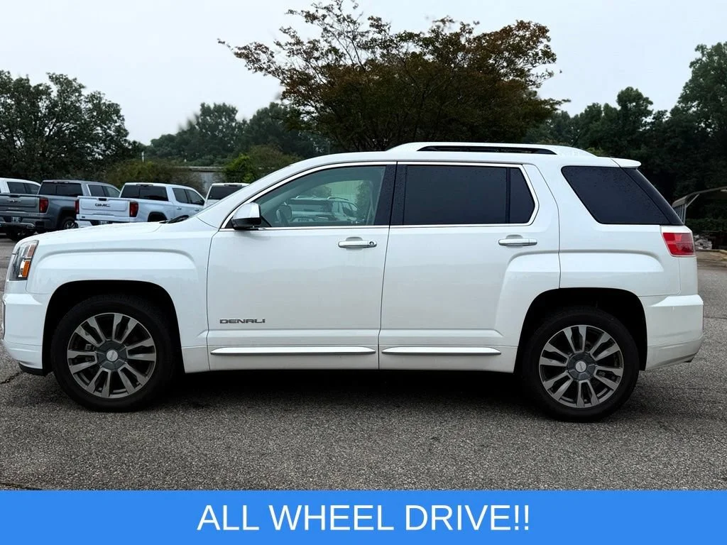 Used 2017 WHITE FROST TRICOAT GMC Denali image 7