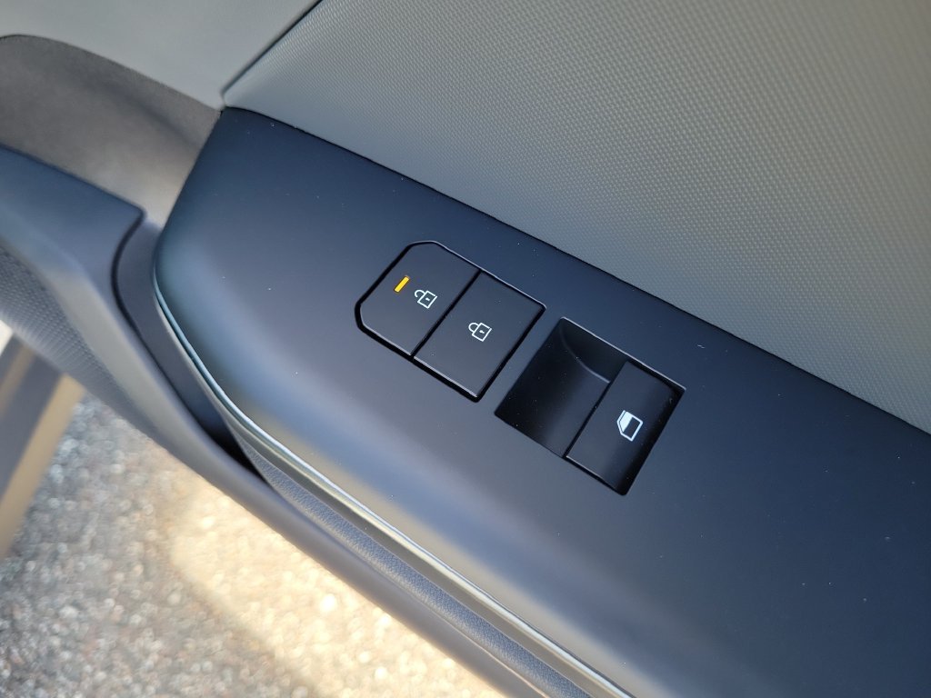 New 2026 Snow White Pearl Kia LXS image 11