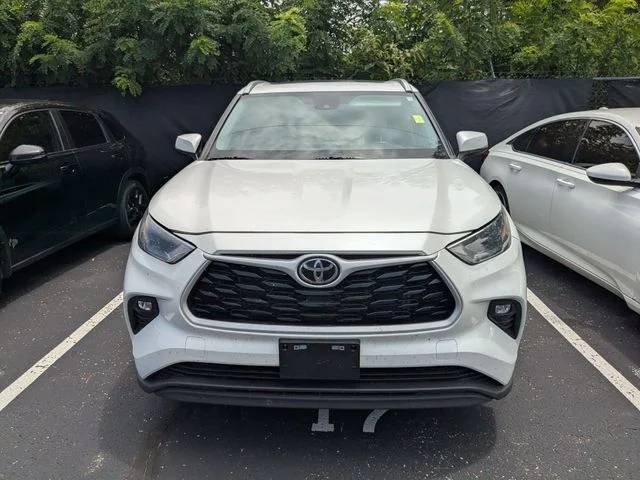 Used 2023 Wind Chill Pearl Toyota XLE image 2