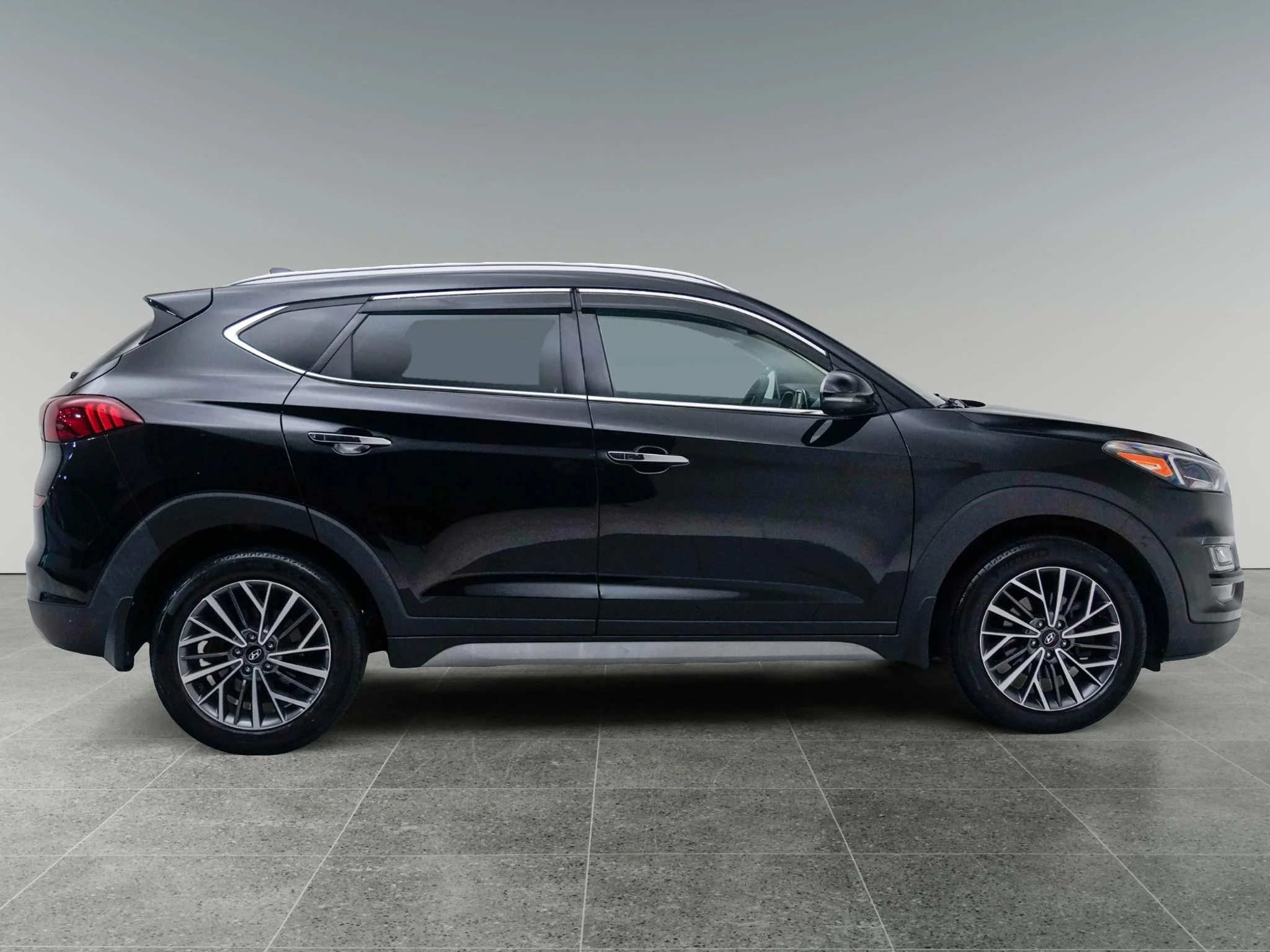 Used 2021 Black Noir Pearl Hyundai Limited image 5
