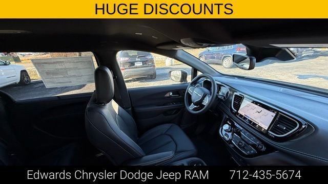 2026 Chrysler Pacifica Select - Photo 35