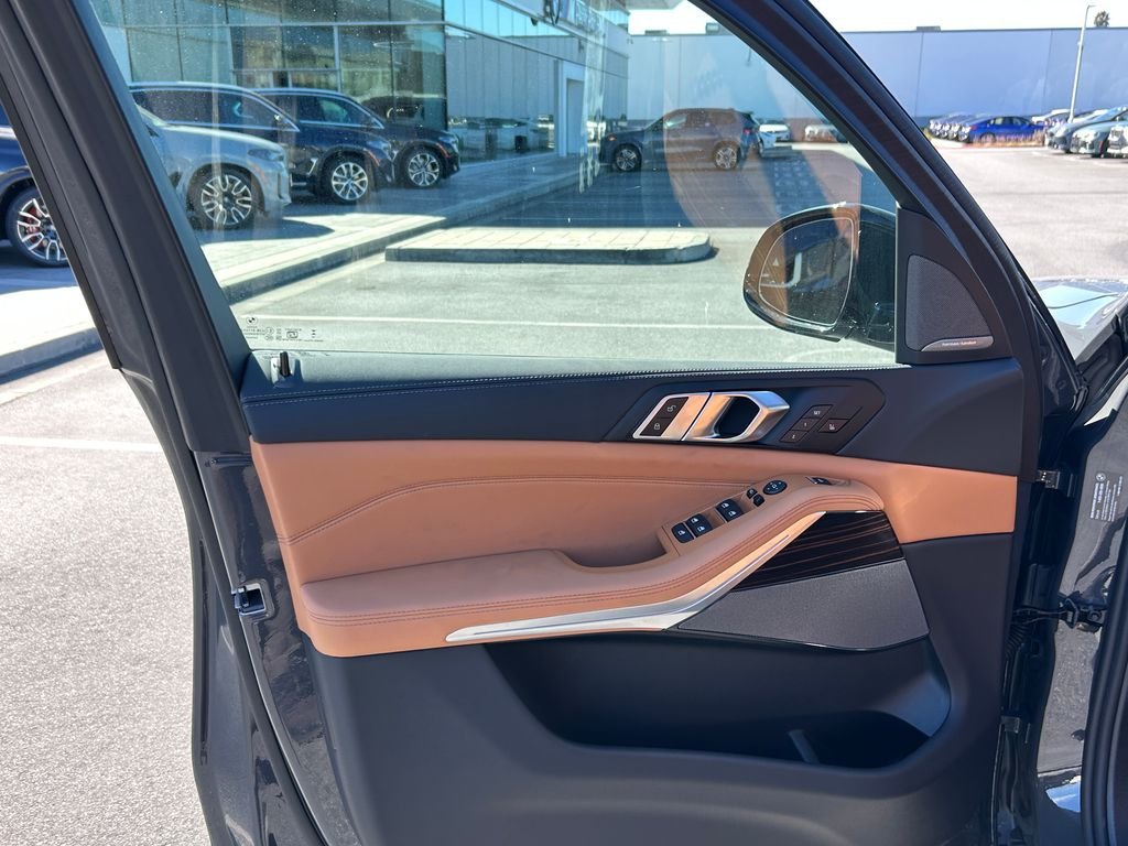 New 2026 Dravit Grey Metallic BMW xDrive40i image 11