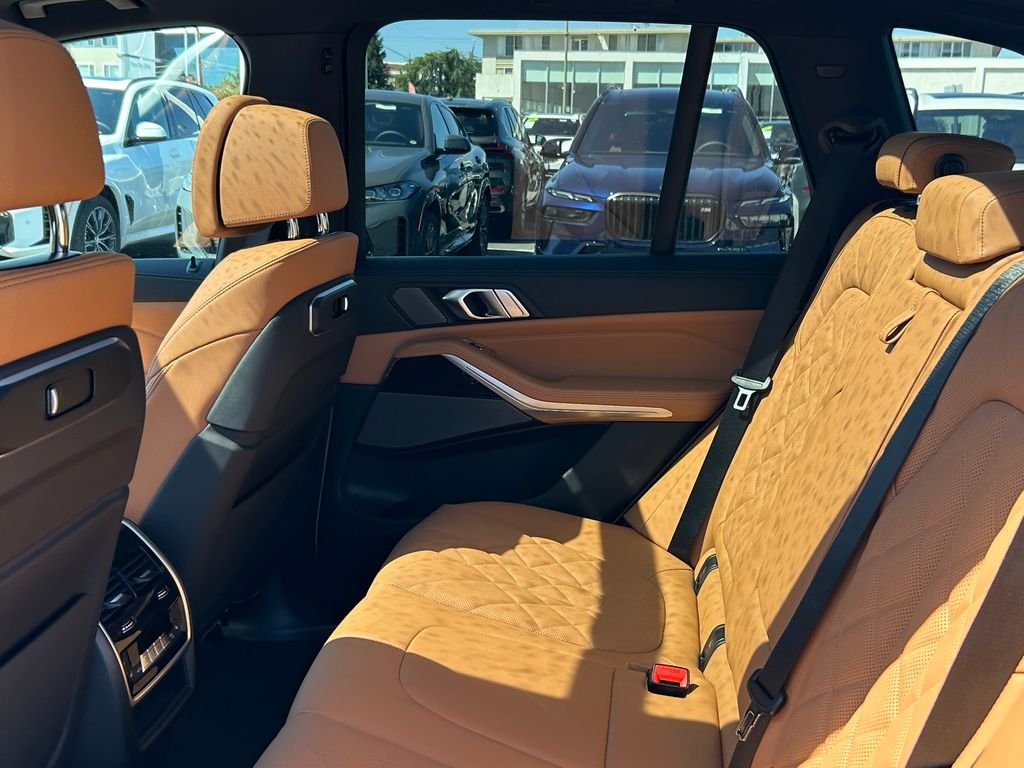 New 2026 Mineral White Metallic BMW xDrive50e image 30