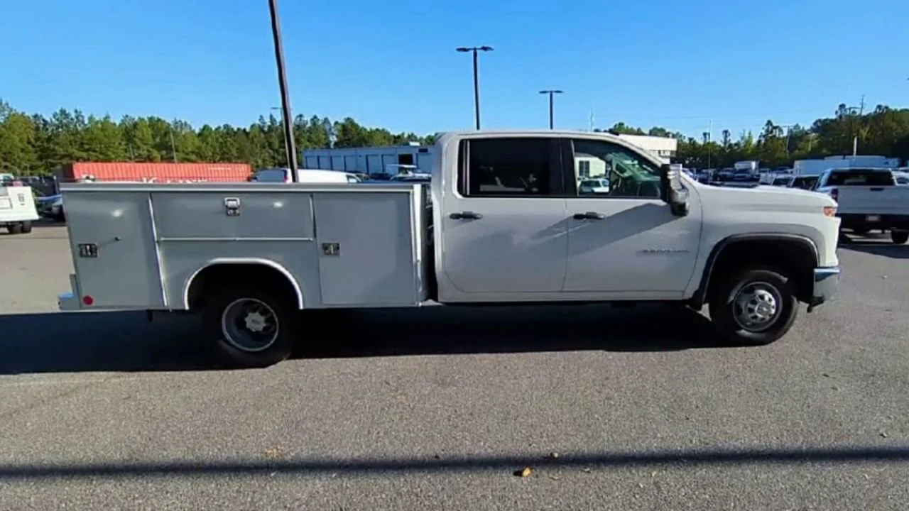2025 Chevrolet Silverado 3500 HD Work Truck - Photo 9
