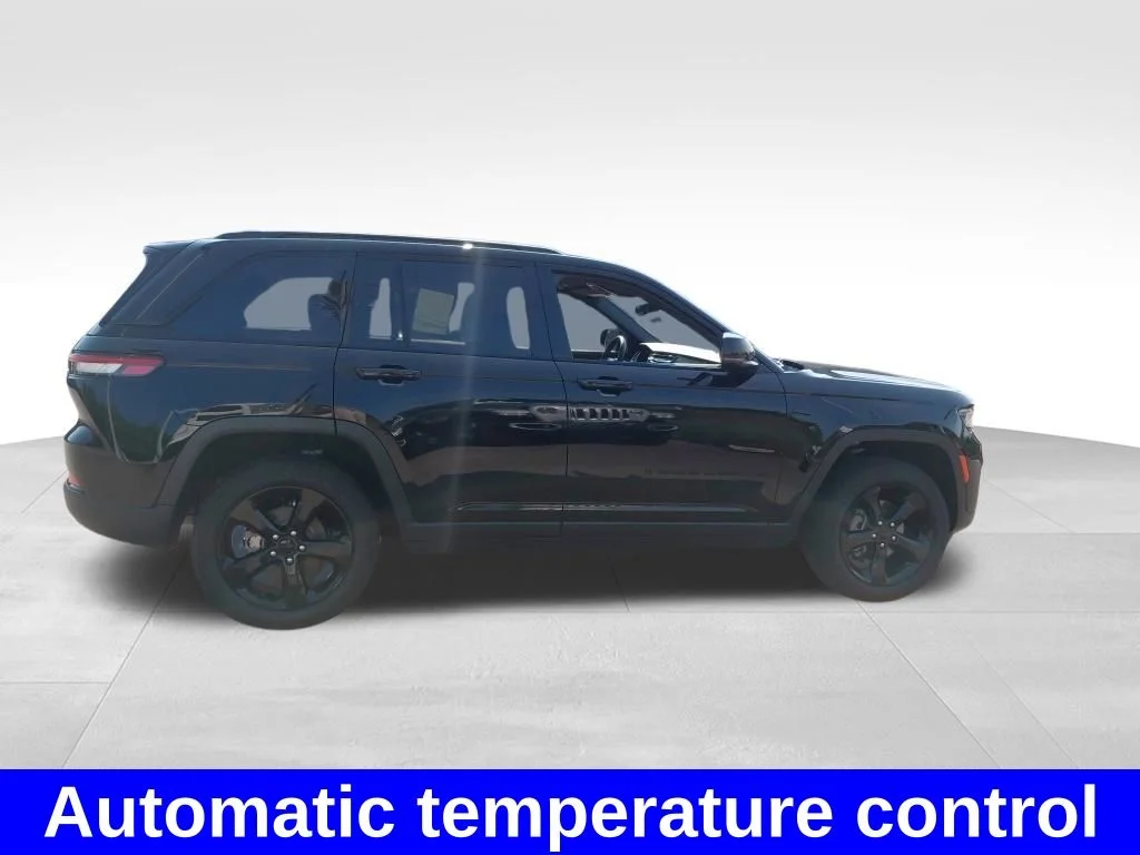 Used 2024 Black Jeep Altitude X image 8