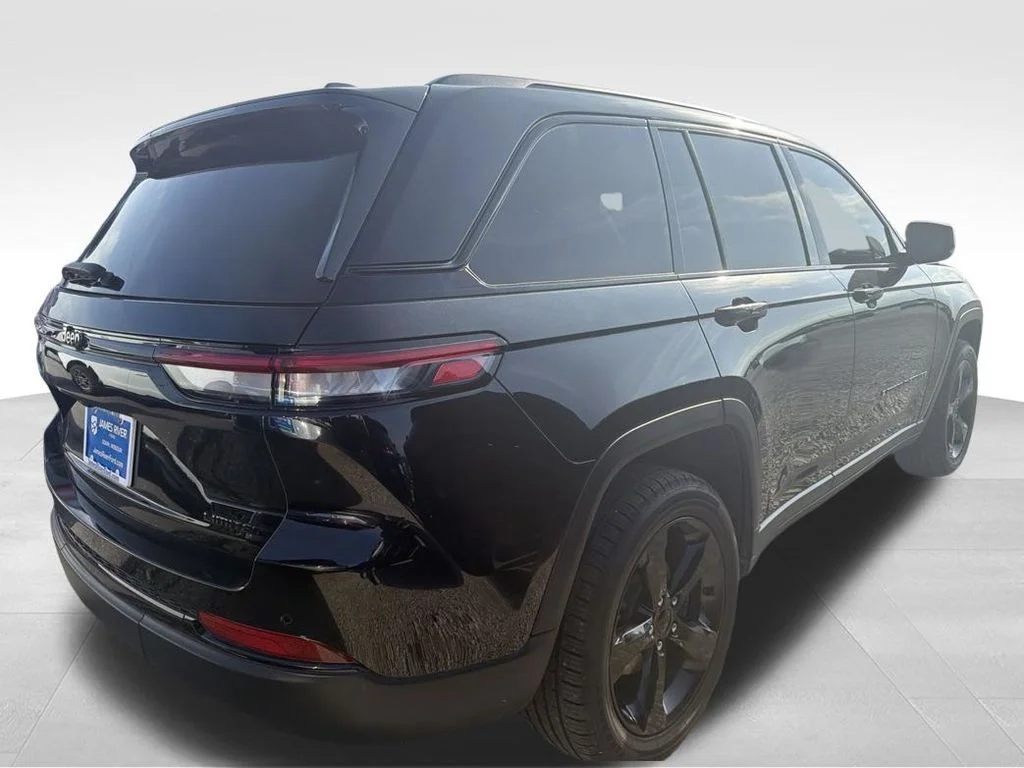 Used 2023 Diamond Black Jeep Limited image 23