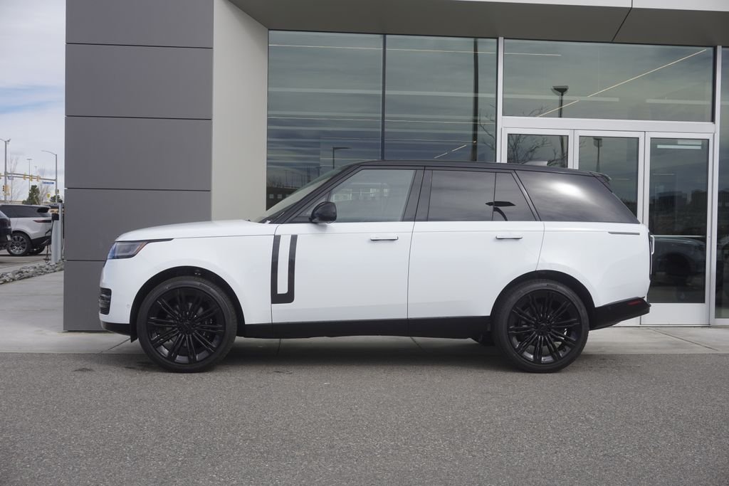 New 2026 Fuji White Land Rover SE image 8
