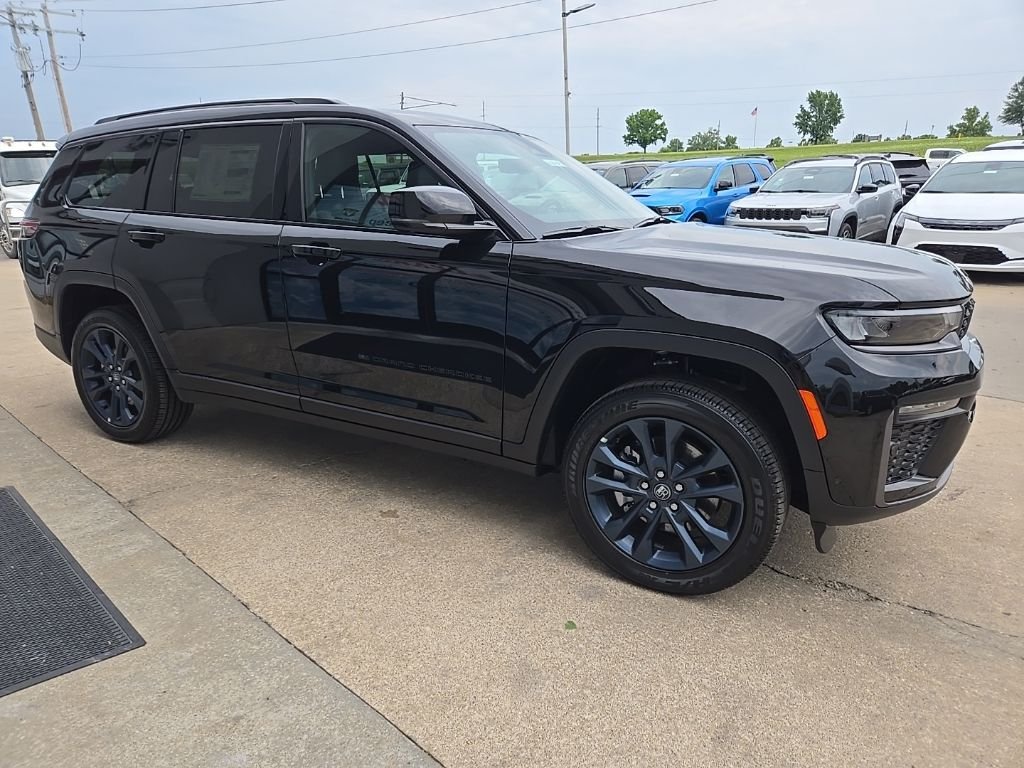 New 2026 Diamond Black Crystal Pearl-Coat Exterior Paint Jeep  image 13