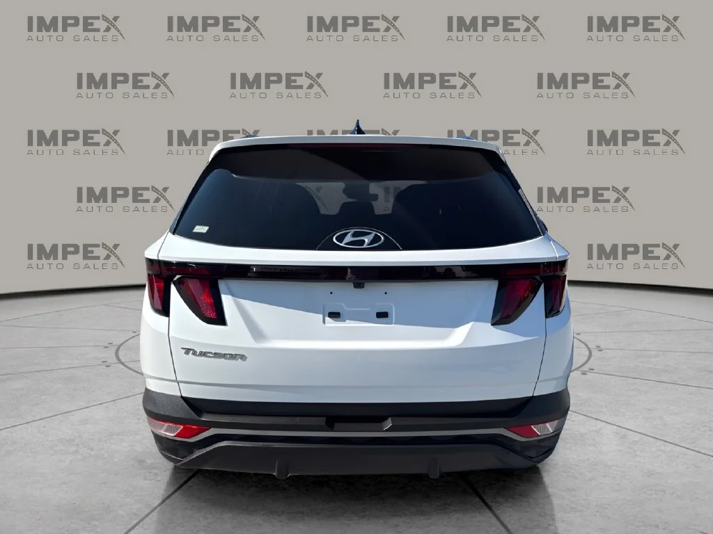 Used 2024 White Hyundai SEL image 4