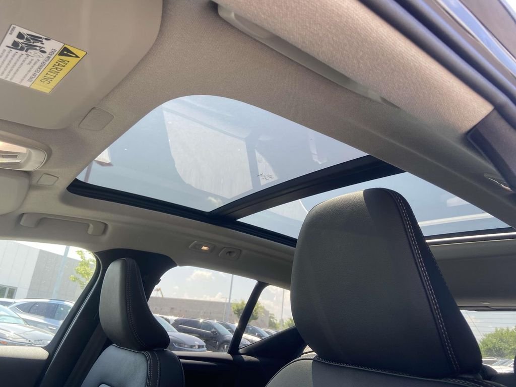 2026 Volvo XC40 Plus - Photo 6