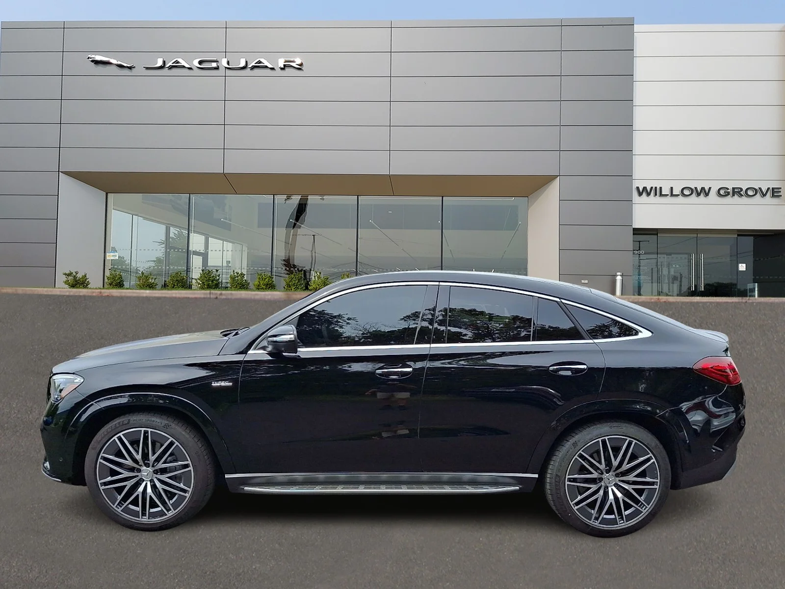 Used 2025 Black - 040 Mercedes-Benz 4MATIC®+ image 6